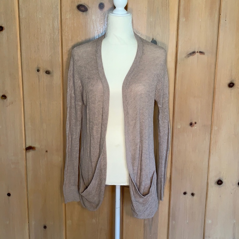 Americans Eagle Cardigan. Has pockets!!
